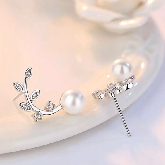 925 Sterling Silver CZ Pearl & Leaves Studs - Picture 2 of 4